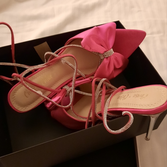 Hot Pink Bow Heels - Picture 2 of 3